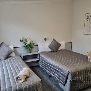 2* Motel Y
